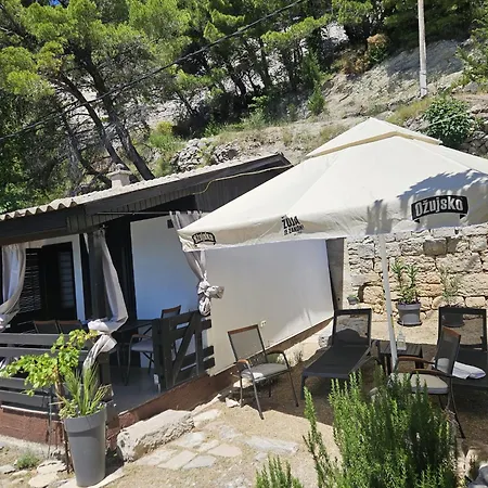 Mala Kuca Divna Brela