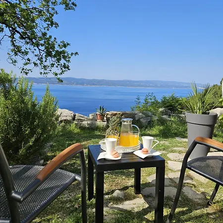 Mala Kuca Divna Brela