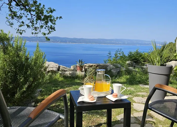 Mala Kuca Divna Brela